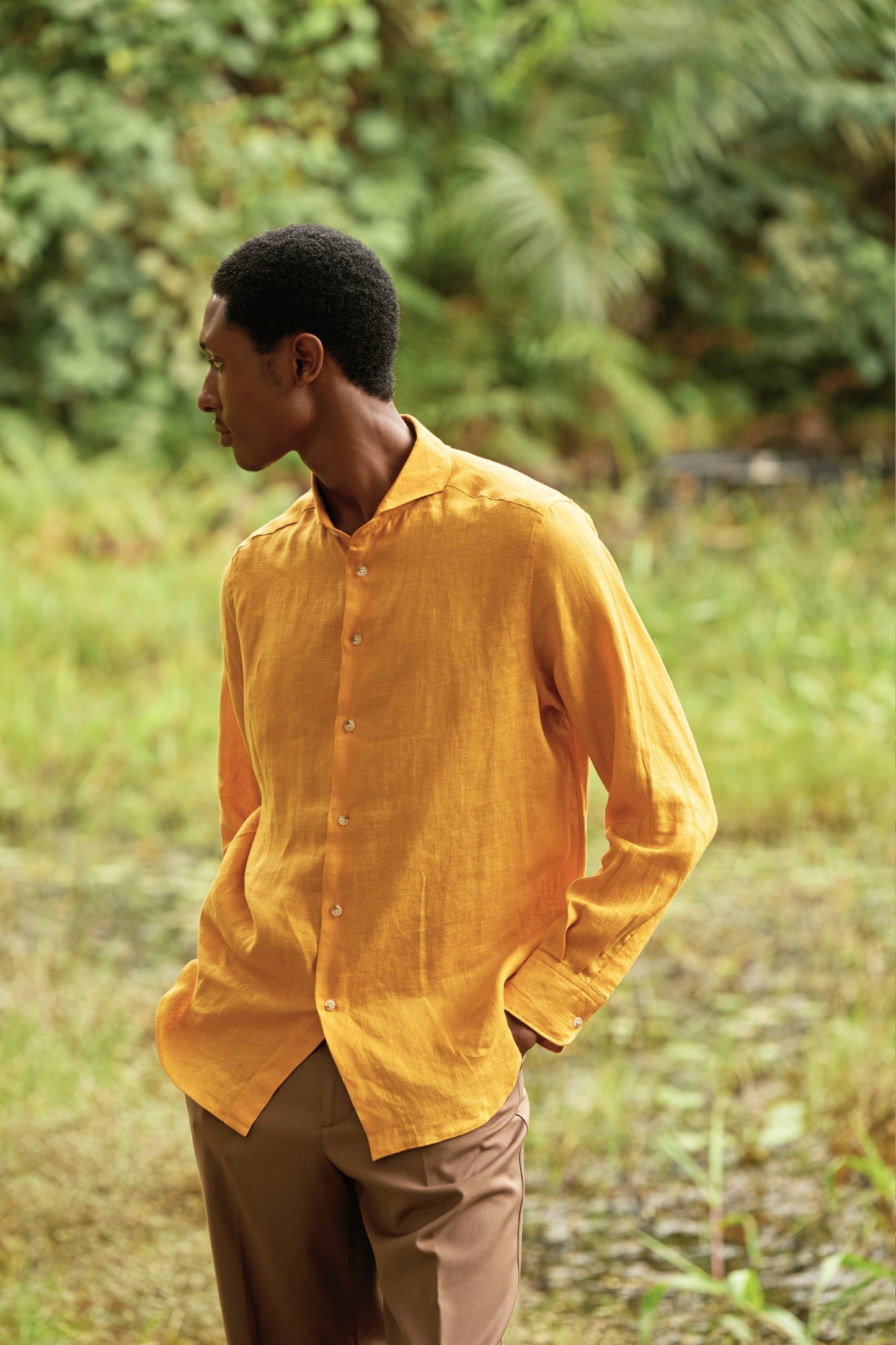 CUTAWAY COLLAR SHIRT