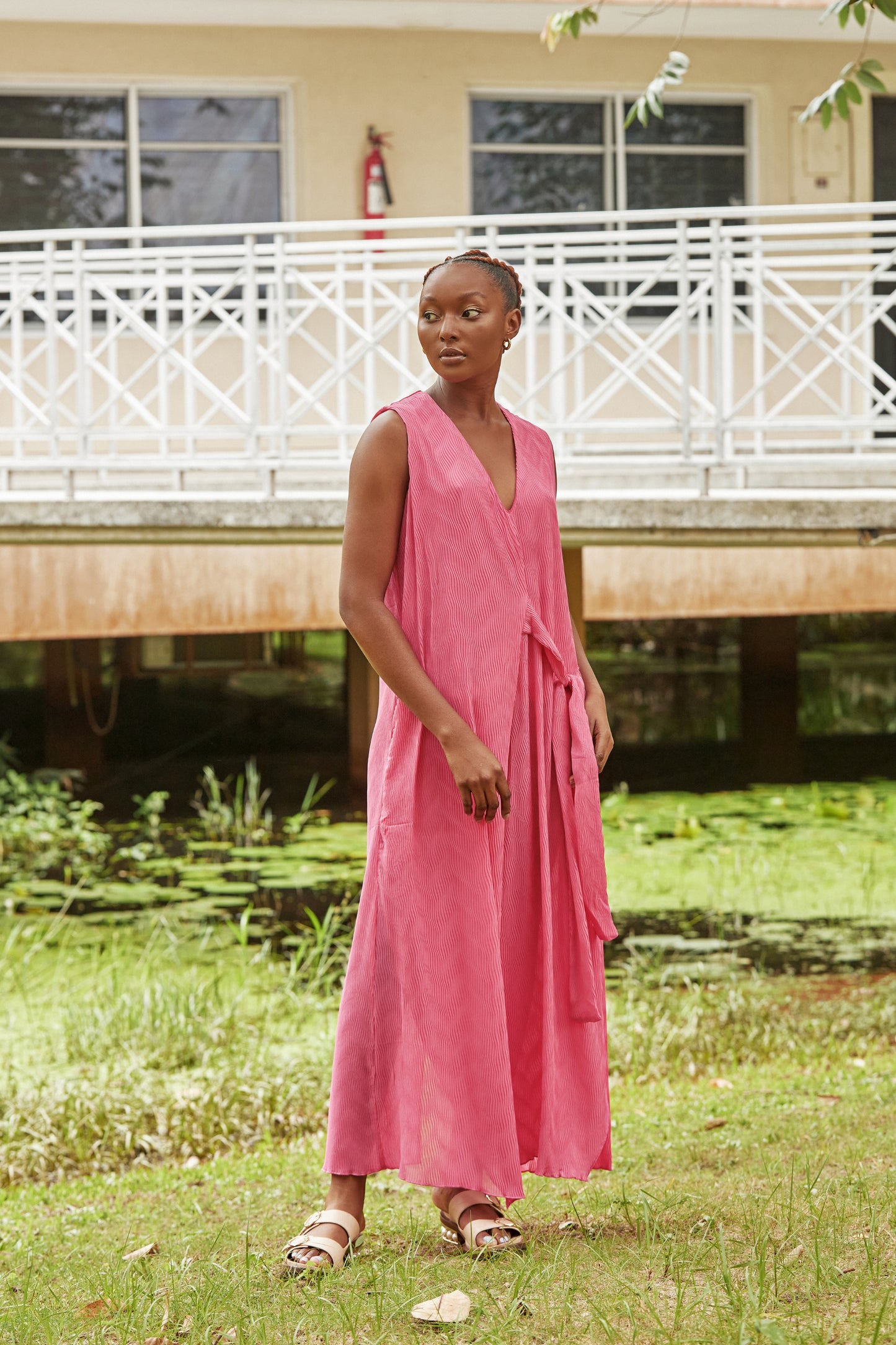 TEXTURED TIE WAIST DRESS