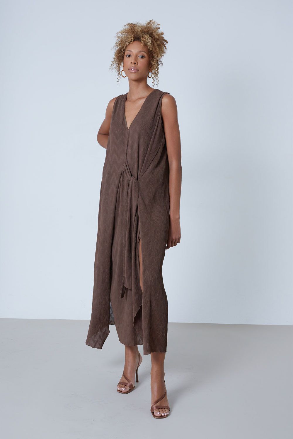 TEXTURED TIE WAIST MAXI DRESS