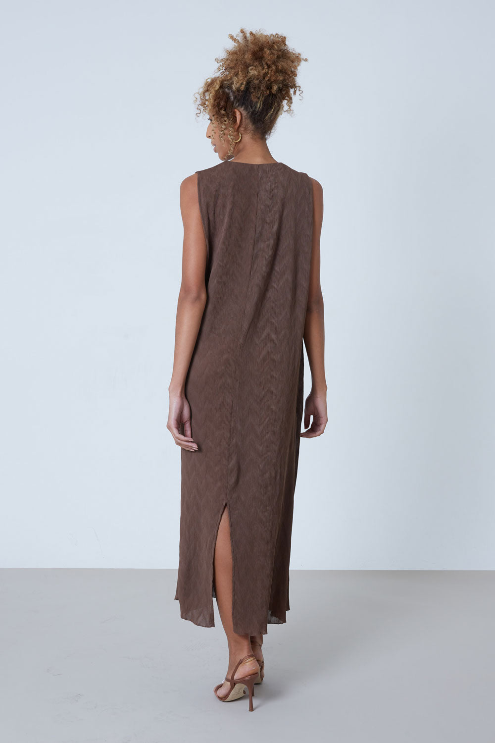 TEXTURED TIE WAIST MAXI DRESS