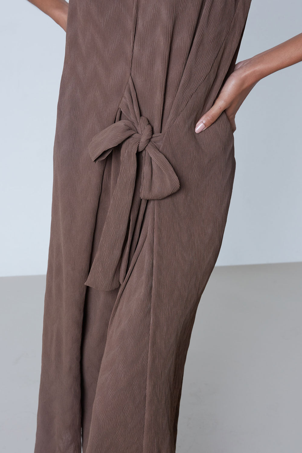 TEXTURED TIE WAIST MAXI DRESS