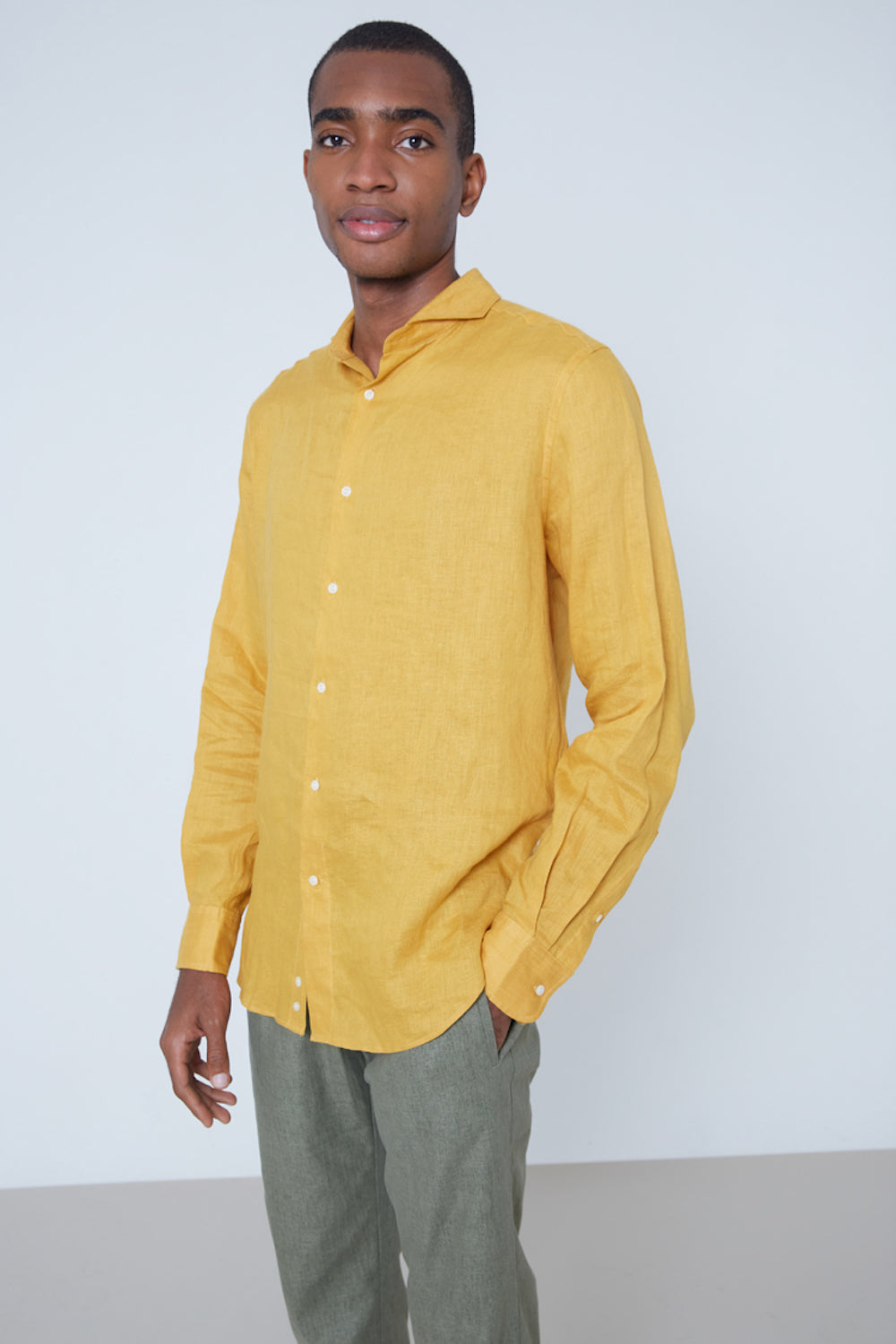 CUTAWAY COLLAR SHIRT