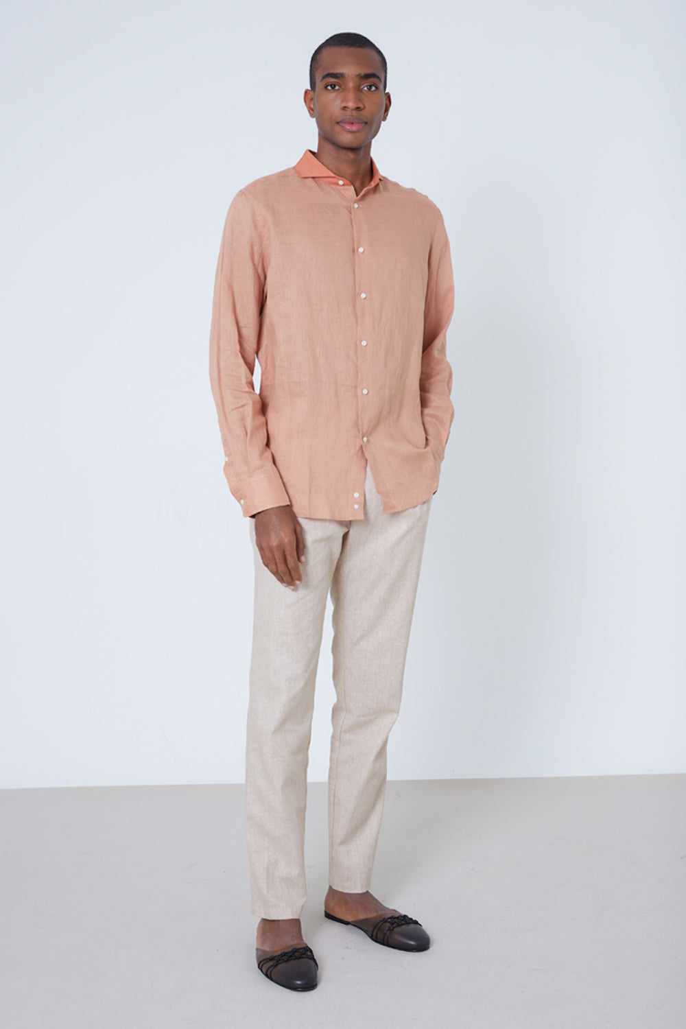 CUTAWAY COLLAR SHIRT