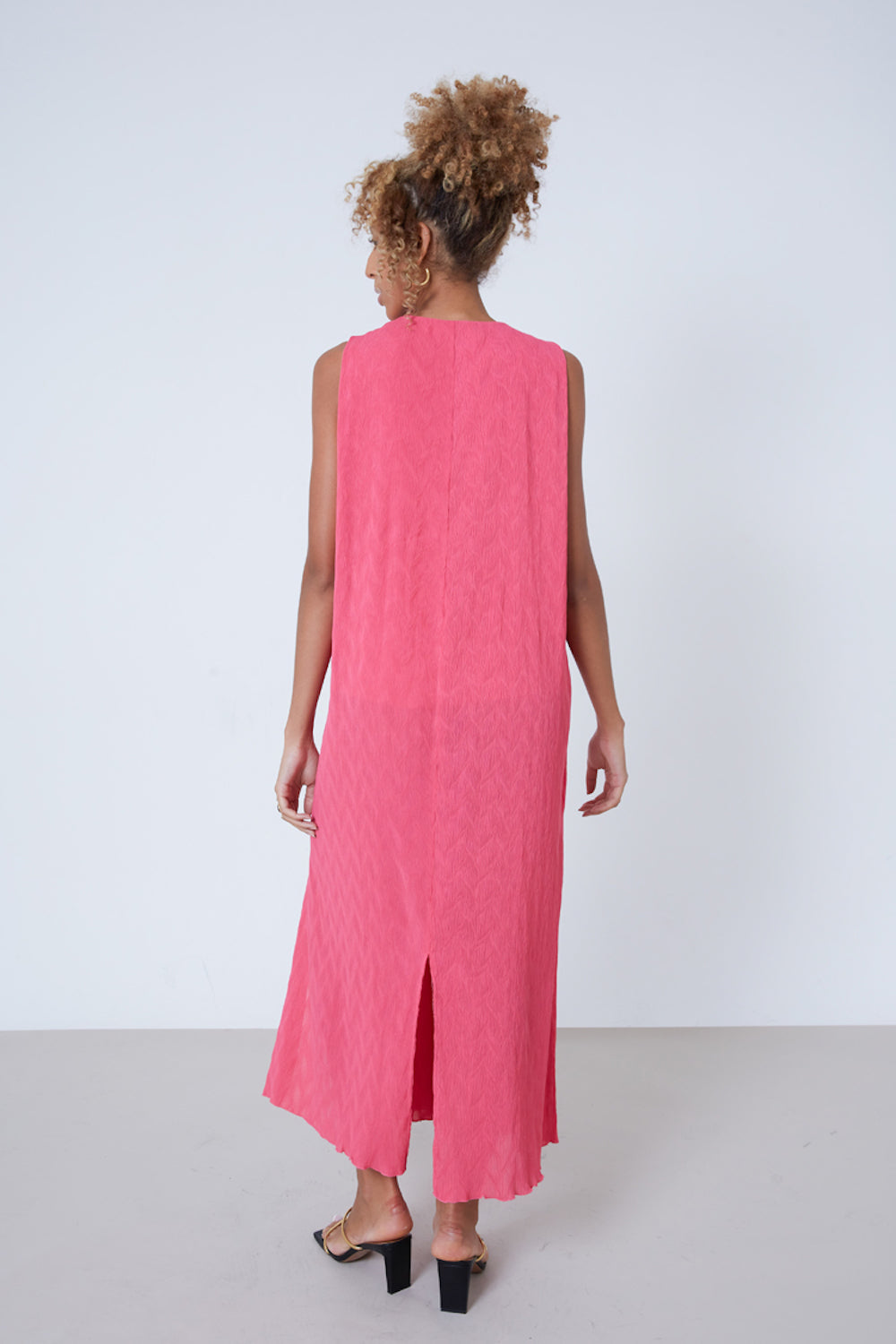 TEXTURED TIE WAIST DRESS