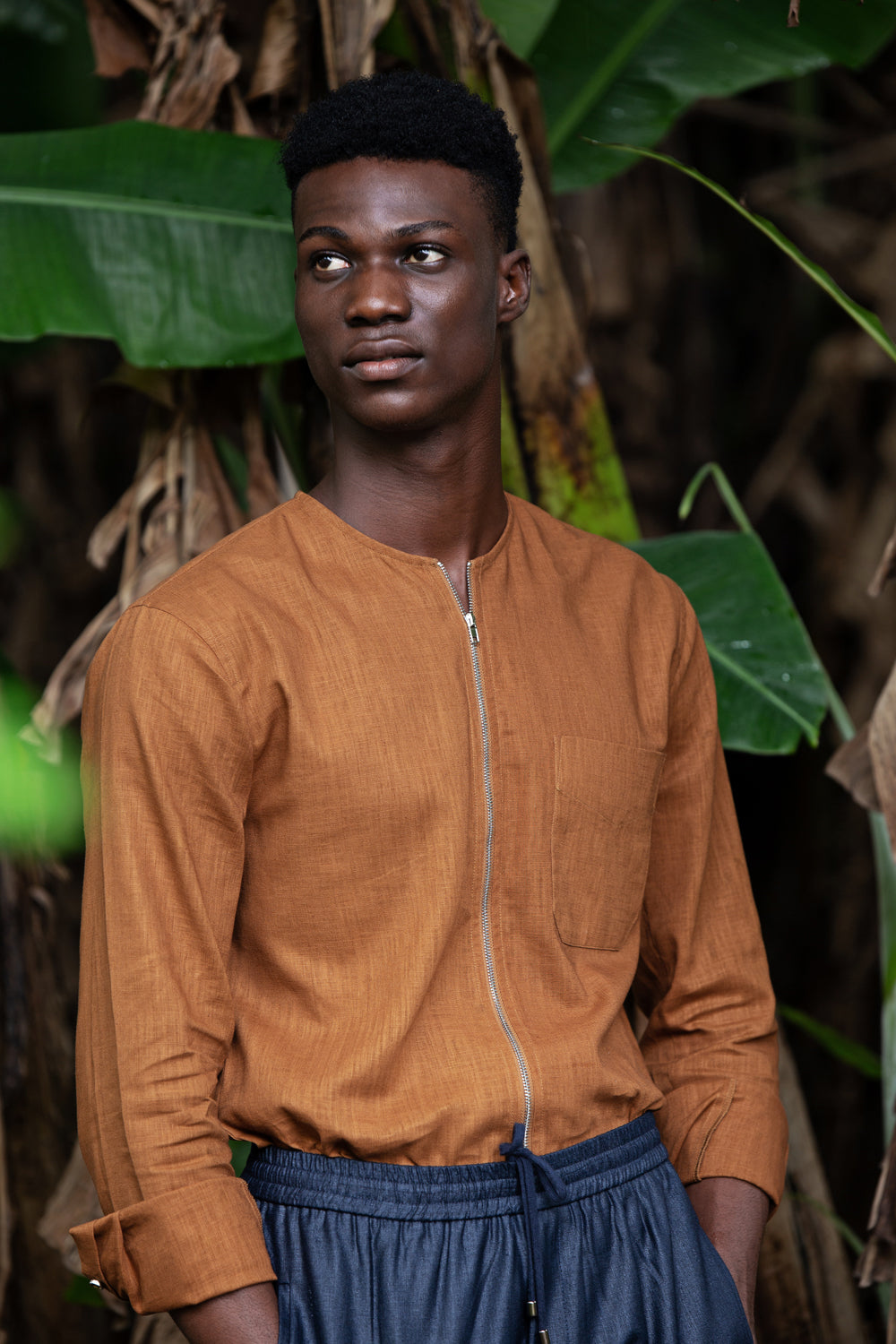 ZIP-UP LINEN SHIRT