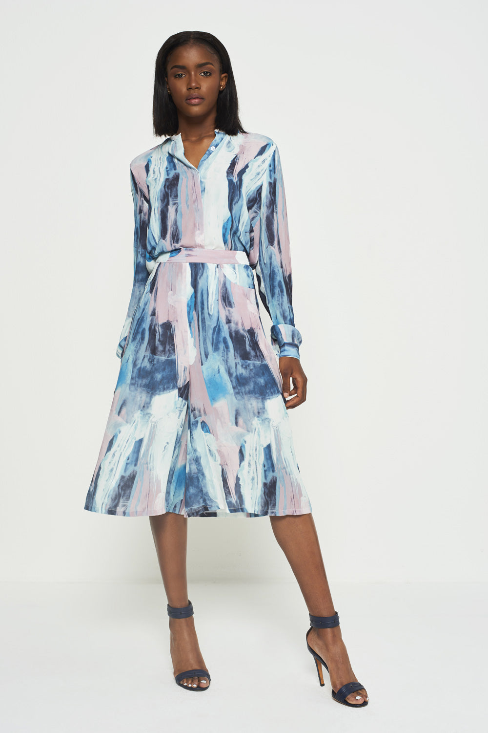 CONTRAST COLLAR BLOUSE